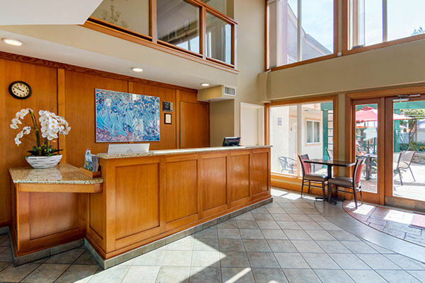 North Vancouver Hotel Accommodations Econo Lodge Inn Suites