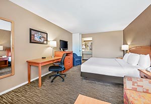 1 King Bed, Full Kitchen