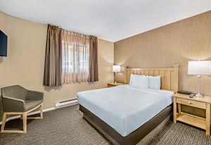 2 Single Beds, 1 Queen Bed, 2 Bedroom Suite, Kitchen