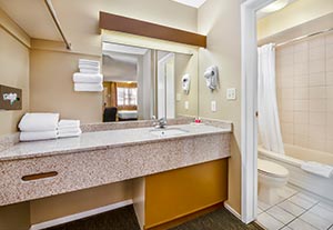 2 Single Beds, 1 Queen Bed, 2 Bedroom Suite, Kitchen